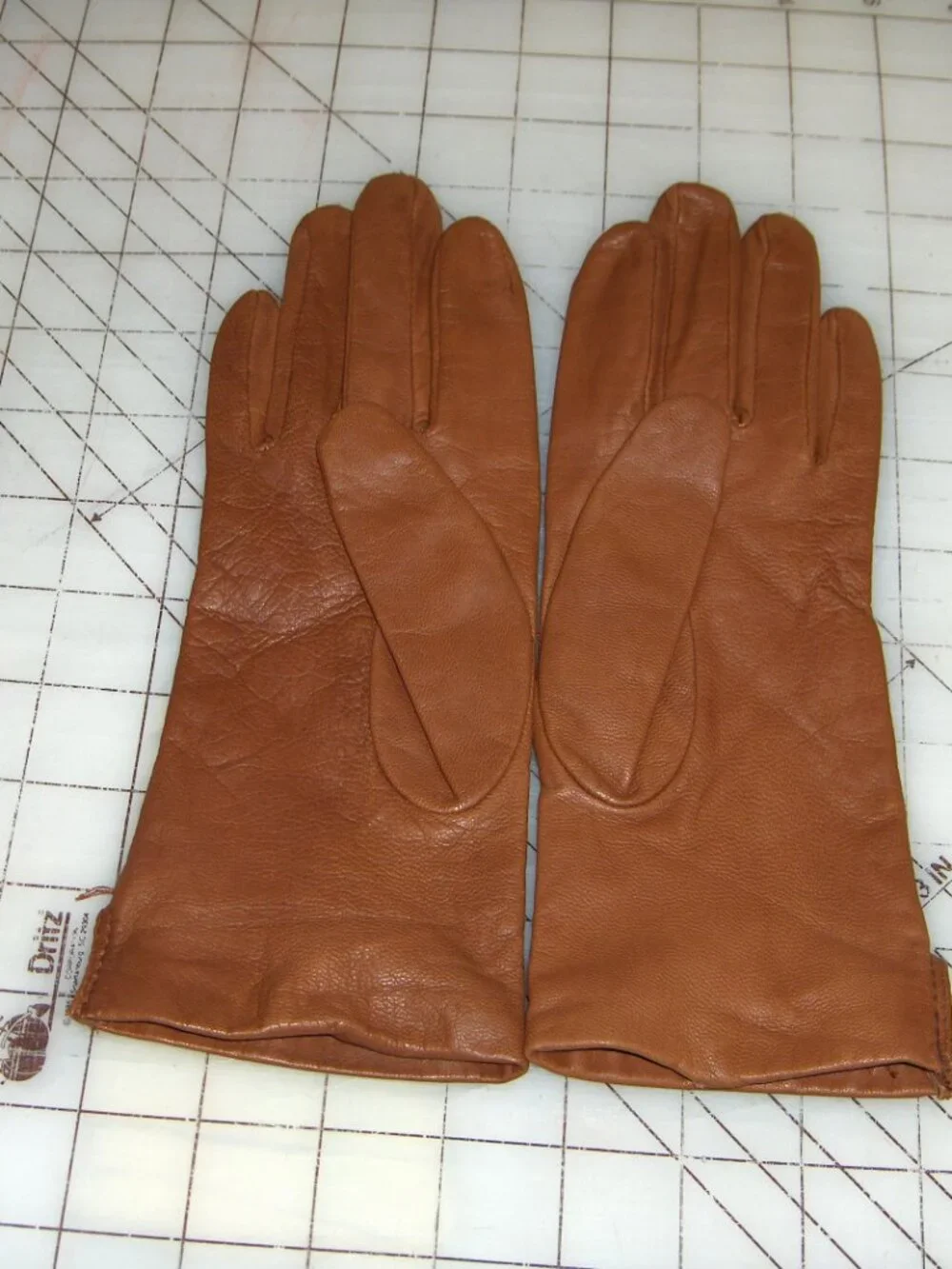 Leather gloves, Silk Lined, Fownes. 6 1/2